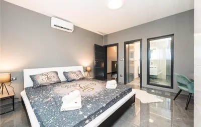 Krevet ili kreveti u jedinici u objektu Beach Front Home In Srima