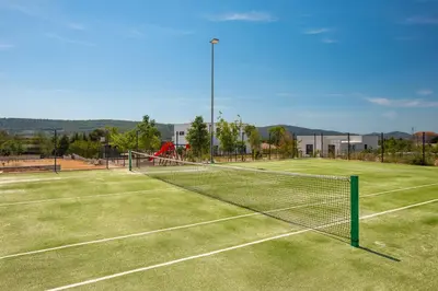 Tereni za tenis i/ili skvoš u sklopu objekta Villa Promissa Terra ili u blizini