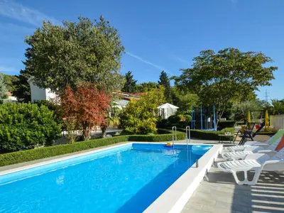 Bazen u objektu Holiday Home Villa Bloom garden by Interhome ili u blizini