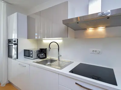 Kuhinja ili čajna kuhinja u objektu Holiday Home Villa Bloom garden by Interhome