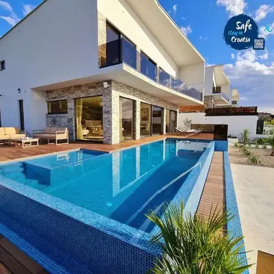 Villa Ramarin III with infinity heated pool