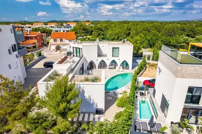 Tlocrt objekta Villa Jerry's Palace - modern villa close to the beach