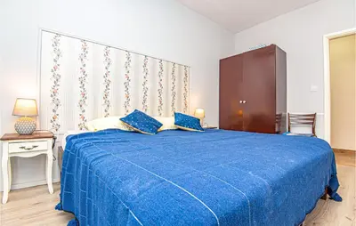 Krevet ili kreveti u jedinici u objektu 5 Bedroom Lovely Apartment In Raslina