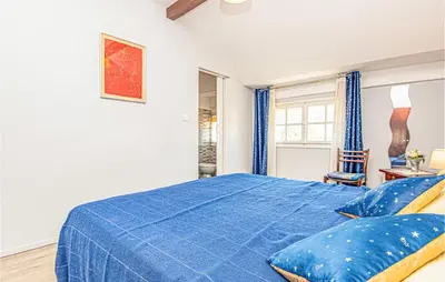 Krevet ili kreveti u jedinici u objektu 5 Bedroom Lovely Apartment In Raslina