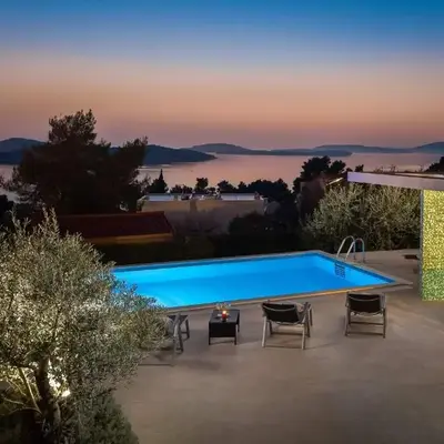 Villa Tela with Pool