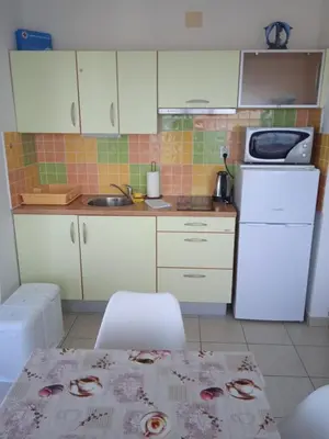 Kuhinja ili čajna kuhinja u objektu Apartment Luka with Balcony, sea view and FREE parking
