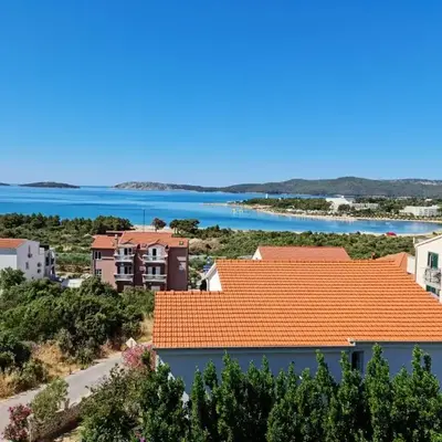 Apartment Luka with Balcony