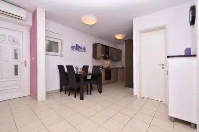 Kuhinja ili čajna kuhinja u objektu Sunny Garden Šibenik, cozy apartment near old town
