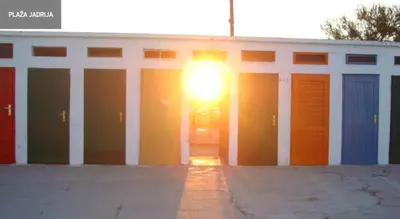 Pogled na izlazak ili zalazak sunca iz vikendica