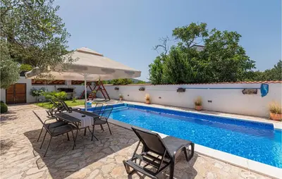 Bazen u objektu Nice Apartment In Dubrava Kod Sibenika ili u blizini