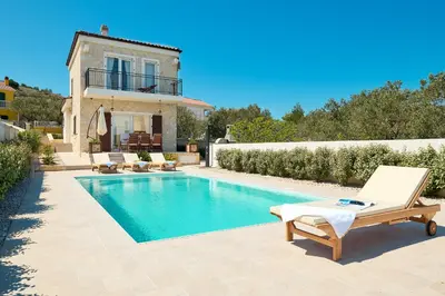 Bazen u objektu Sun Spalato Villa Cikas ili u blizini