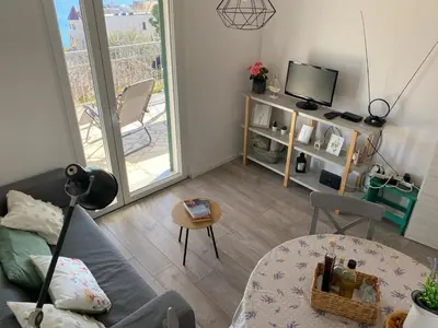 TV i/ili zabavni centar u objektu KN House with two apartments near sea