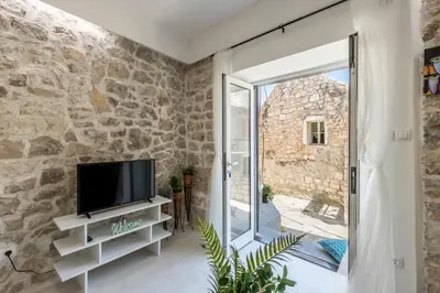 TV i/ili zabavni centar u objektu Luxury apartments SKALINADA near beaches, Tisno - Dalmatia