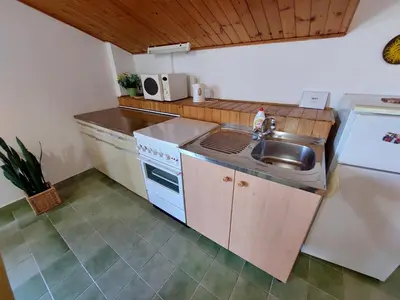 Kuhinja ili čajna kuhinja u objektu Primošten Cozy Guest House Vesna