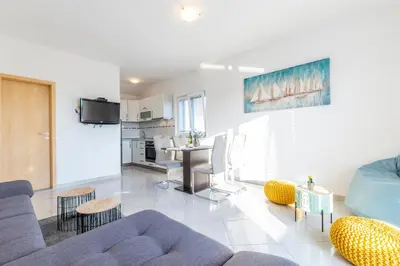 Kuhinja ili čajna kuhinja u objektu Villa Spark with heated pool in Rogoznica Zecevo