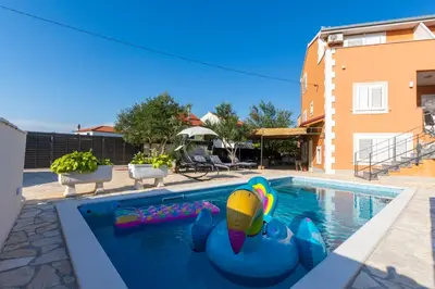 Bazen u objektu Villa Spark with heated pool in Rogoznica Zecevo ili u blizini