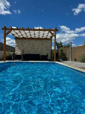 Bazen u objektu Mediterranean Olive WaterfallsKRKA-Croatia ili u blizini