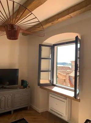 TV i/ili zabavni centar u objektu Palace M