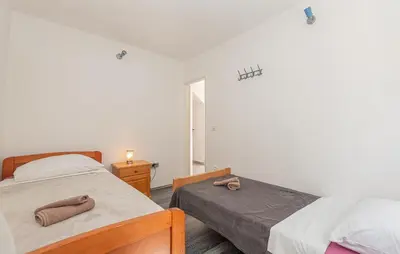 Krevet ili kreveti u jedinici u objektu 4 Bedroom Amazing Home In Grebastica