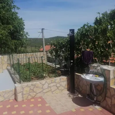 Pogled na planine ili pogled na planine iz vikendica