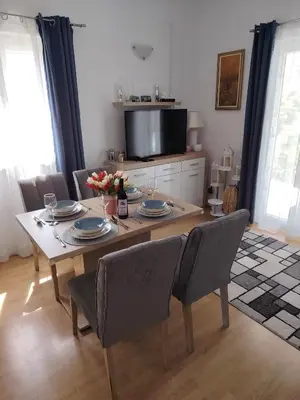 TV i/ili zabavni centar u objektu Marinela
