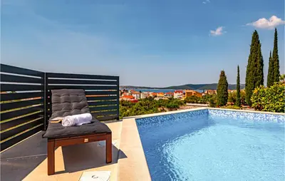 Bazen u objektu 4 Bedroom Stunning Home In Brodarica ili u blizini