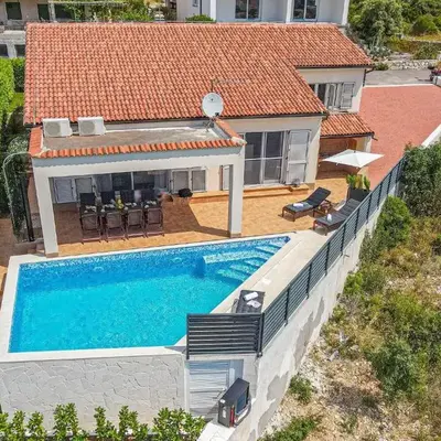 4 Bedroom Stunning Home In Brodarica