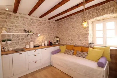 Kuhinja ili čajna kuhinja u objektu Old Šibenik Cozy Design Apartment