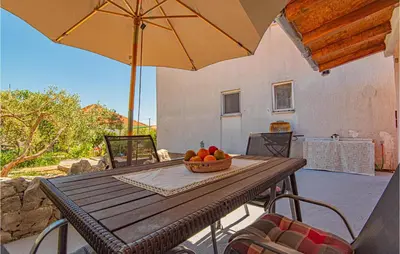 Balkon ili terasa u objektu Stunning Apartment In Brodarica
