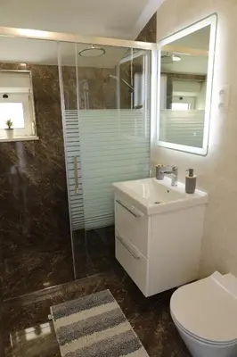 Kupaonica u objektu Apartmani Delač