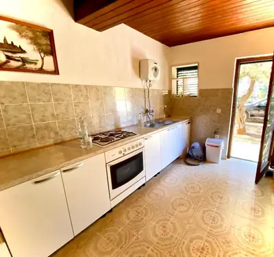 Kuhinja ili čajna kuhinja u objektu Holiday home AZZURRO PARADISO