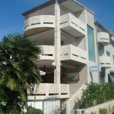 Braco apartments by the sea with a sea view