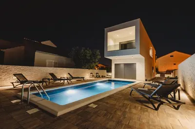 Bazen u objektu Villa Nola Luxury Vodice ili u blizini