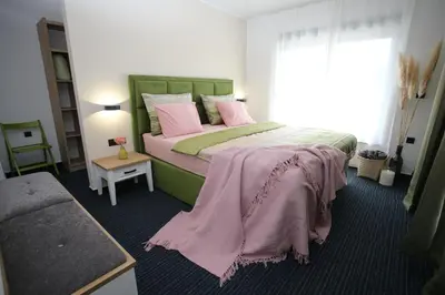 Krevet ili kreveti u jedinici u objektu Elegant Villa Punta Sol with hot tube, walk to sea and center