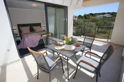 Balkon ili terasa u objektu Elegant Villa Punta Sol with hot tube, walk to sea and center