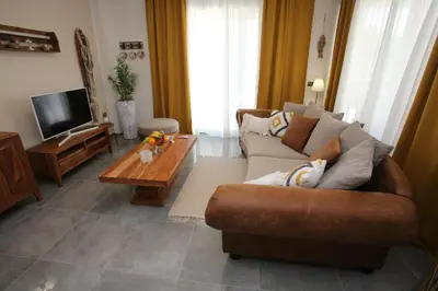 TV i/ili zabavni centar u objektu Elegant Villa Punta Sol with hot tube, walk to sea and center