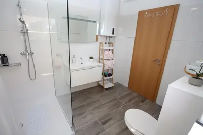 Kupaonica u objektu Elegant Villa Punta Sol with hot tube, walk to sea and center