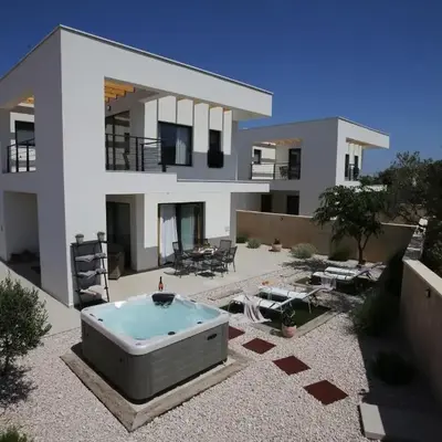 Elegant Villa Punta Sol with hot tube