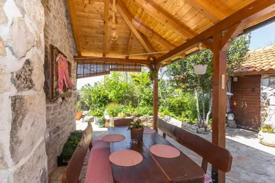 Vrt u objektu Peaceful house in nature nearby National Park Krka