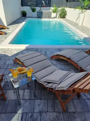 Bazen u objektu Apartman Dawidh ili u blizini
