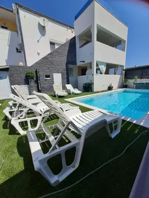 Bazen u objektu Apartman Dawidh ili u blizini