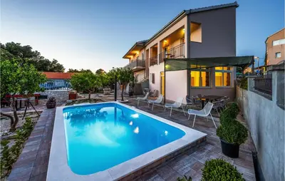 Bazen u objektu Awesome Home In Razanj ili u blizini