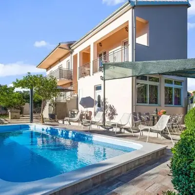Awesome Home In Razanj