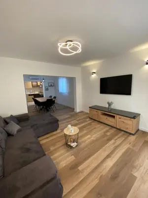 TV i/ili zabavni centar u objektu Comfy apartment in a quiet neighborhood
