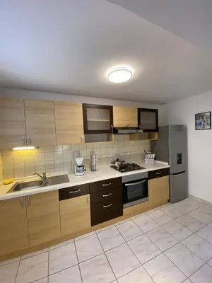 Kuhinja ili čajna kuhinja u objektu Comfy apartment in a quiet neighborhood