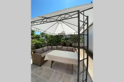 Balkon ili terasa u objektu Comfy apartment in a quiet neighborhood