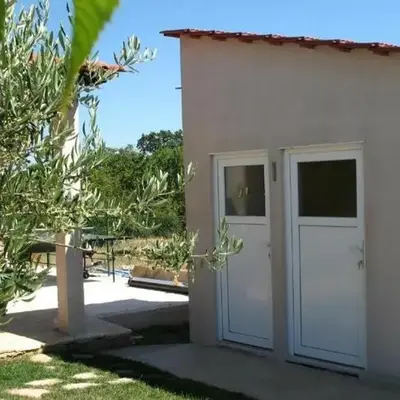 Family-friendly apartments with swimming pool Lozovac
