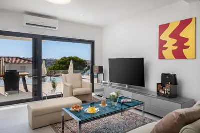 TV i/ili zabavni centar u objektu Villa Ocean View I Zatoglav
