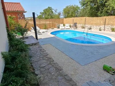 Bazen u objektu Apartment Laura - with PRIVATE swimming pool ili u blizini