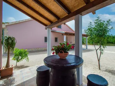 Vrt u objektu Holiday Home Nina by Interhome